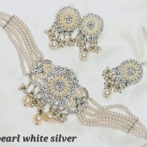 Gorgeous necklace set